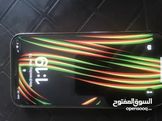  3 ايفون 12 برو باللون الذهبي