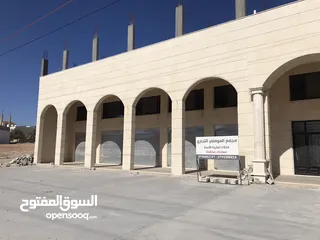  1 مجمع تجاري على مدخل محافظة الكرك مقابل كلية الكرك التطبيقية للإيجار او للبيع