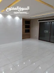  3 لمن يرغب بالسكن أو الاستثمار شقة مع روف فاخرة تشطيب ديلوكس في اجمل مناطق الجبيهة للبيع بسعر مميز
