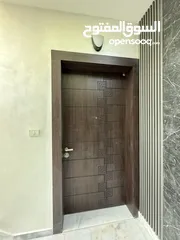  3 شقة بتشطيبات مميزه طابق ارضي مساحة 240م باجمل منطاق خلدا (مشروع 107)