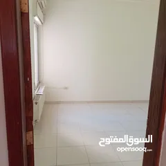  11 ام السماق / شقه فارغه للايجار/ باجره 400 دينار امكانيه الدفع شهري