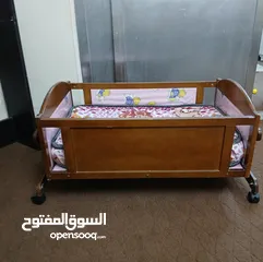 1 تخت بيبي خشب