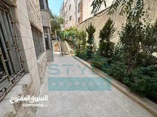  3 شقة طابق اول مساحة الشقة 210 متر مربع خلف السفاره السعودية