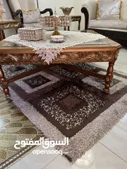  4 غرفة ضيوف للبيع بحالة الوكالة تحتاج مقاعد السفرة من الاسفل إلى دهان بسيط