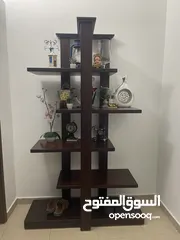  2 مزنون خشبي لوضع التحف