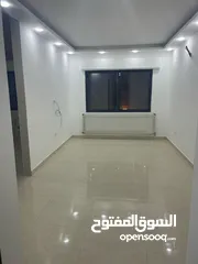  15 شقة طابق أول خلفية للبيع في جبل الحسين
