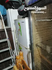  2 فريزرات عامود وفريزرات بطح وثلاجات عدة أحجام وافران وغسالات