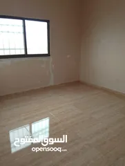  3 يوجد بيت للبيع