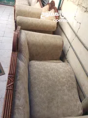  5 طقم كنب لون بيج مستعمل نظيف  اربع كراسي ينفع لغرفة جلوس كبيرة