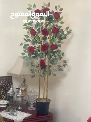  5 أشجار زينه ورد صناعي   متوفر لون احمر فقط  شغل بيتي مرتب بزبط داخلي و خارجي للمنزل وللغرف و للمداخل