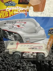  3 Hot Wheels