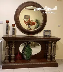  1 consoles table with mirror