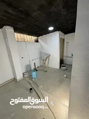  8 تسوية تجارية للإيجار مساحة 400 متر على شارع اربد الحصن الرئيسي بجانب كازية عاشور