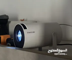  1 ‏للبيعProjector