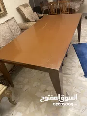  1 طاوله للبيع بحالة ممتازة