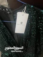  7 فساتين غير ملبوسة للبيع