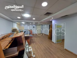  5 مكتب طابق رابع مشطب ومدوكر في شارع مكة، مساحة المكتب 90م