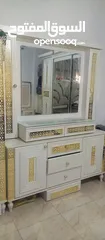  8 غرفة نوم مضيئه  لون ابيض مع ملحقات كما بالصور مستعملة.......