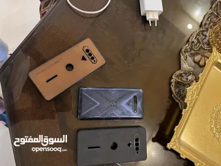  1 بلاك شارك 4 للبيع بحالة جداا ممتازة مع كفرين