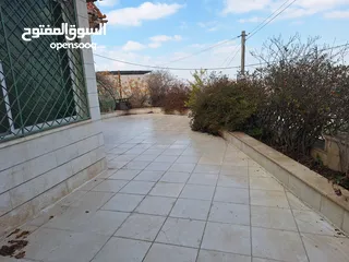  10 فيلا مميزة مطله على مرتفعات جرش والسلط  للبيع