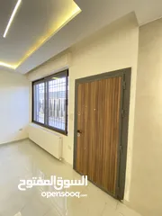  14 شقة فاخر شبة ارضي في طريق المطار الحويطي 170 متر داخلي و خارجي 170 متر بسعر مميز وتشطيب فلل