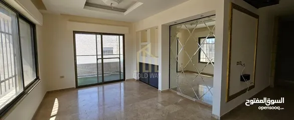  8 في أجمل مواقع الرابية قرب المدارس المعمدانية شقة طابق ثالث 200م بتشطيبات راقية /ref 9009