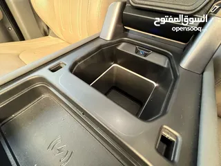  11 Land Rover  Defender 110  2020 سعة المحرك: 2000cc Turbo بنزين الاضافات: * 7 مقاعد * دفع رباعي AWD *