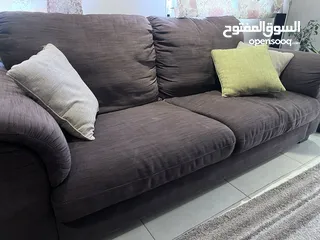  14 اثاث غرفة جلوس (7 مقاعد وبفة) وطاولات وسط وأدراج تلفزيون وتريد ميل، المعروض قابل للبيع بالطقم منفرد