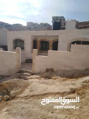  1 بيت مع أرض للبيع بمنطقة شومر