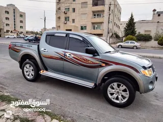  4 ميتسوبيشي L200