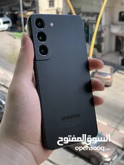  3 سامسونج جلاكسي اس 22 عادي 256 جيجا جهاز نظيف جداً لزقته عليه الجهاز تقريباً جديد مش شبه جديد
