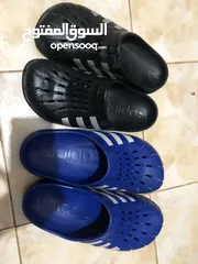  11 جزمتين اديداس (ADILETTE CLOGS) نظيفة للبيع بسعر جبار