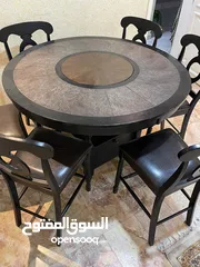  1 طاولة طعام دائرية بحالة ممتازة