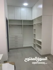  9 نجار متنقل في مدينه السلط لكافه اعمال النجاره تفصيل تركيب وفك الاثاث وصيانه