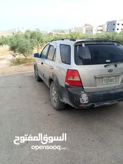  3 كيا سورينتو 2008