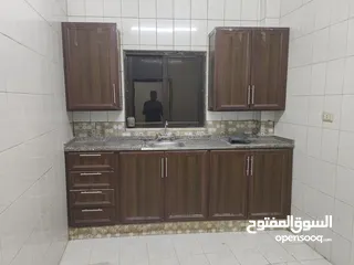  11 شقة طابق ثاني للإيجار في حي نزال بالقرب من شارع الدستور