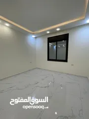  6 روف مستقل للبيع مساحة 230 م