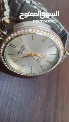  1 ساعة اومكس(Omax) ستاتي ( نسائية)  الساعه ثقيله ومرتبه والها قيمه