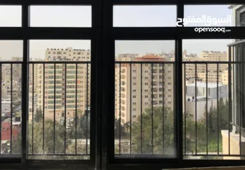  3 روف للبيع في شارع المطار  وفي امكانية ينقس شقتين  و اطلالة كتير مرتبا