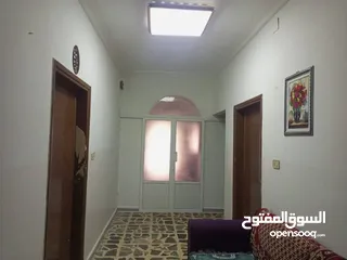  10 منزل للبيع مكون من طابقين الموقع اربد النعيمة طريق عجلون