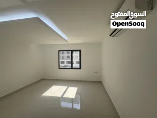  5 بسعر مميز للبيع شقة واسعة من غرفتي نوم