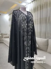  1 وينها  ام العريس عبايه شيفون فراشه مع شك  قطعتين  القطعه داخلي ملزقه مع الفراشه