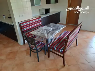  21 طاولات وكراسي للمطاعم والكافيهات