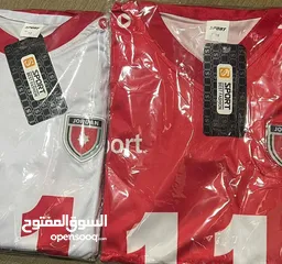  3 وفرنالكم طقم المنتخب الاردني ولادي شورت + تيشيرت باللون الابيض والاحمر بالرقم 11 و 10  من 9 ل 13 سنه