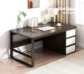  3 مكتب فاخر بتصميم عصري أنيق هيكل معدني أسود قوي يمنح المكتب ثبات وأناقة