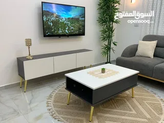  6 طقم مزنون بالوان جديده  مقاس  150 سم بعرض 30 سم ارتفاع 55  الطاوله 90 * 55 سم ارتفاع 45