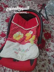  7 كوت أطفال شبه جديد   معاه كوفليه لون .احمر واسود