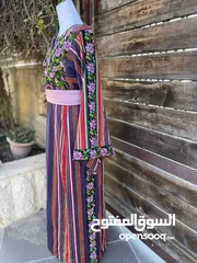  13 تطريز يدوي اثواب وبراويز وساعات وتوزيعات وكتابة بالتطريز على البلايز وصواني مطرزة ومرايات مطرزة