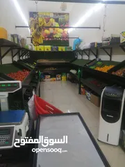  2 محل خضار فواكه بيع جيمع أغراضه بسعر حرق