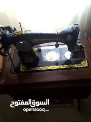  1 ماكينه خياطه يدويه نظيفه جدا بحاله الوكاله للبيع